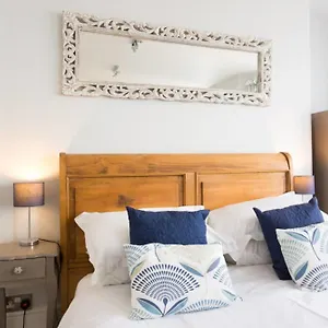  Holiday home Seaside Retreat In North Bay - With Parking